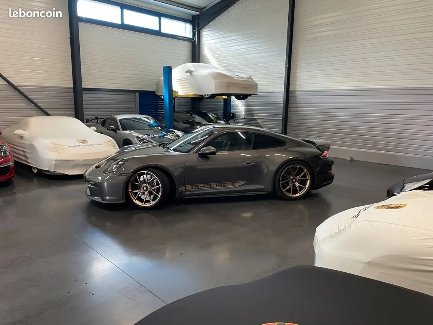 Porsche 992 992 GT3 Touring – 2023 Entretien 9 500 km Grau - 2
