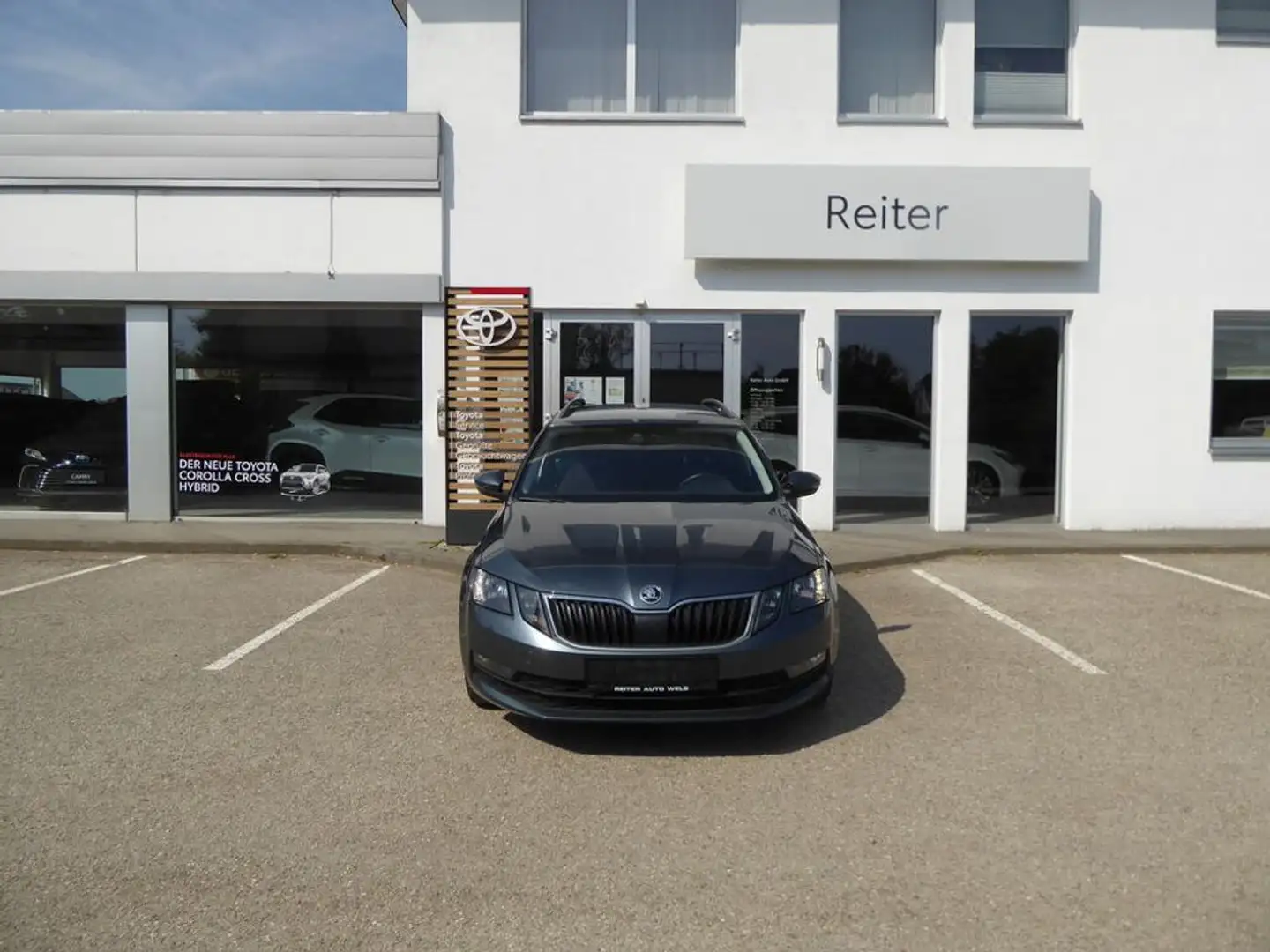 Skoda Octavia Combi 1,6 TDI *NAVI*SHZ*AHK* Grau - 1