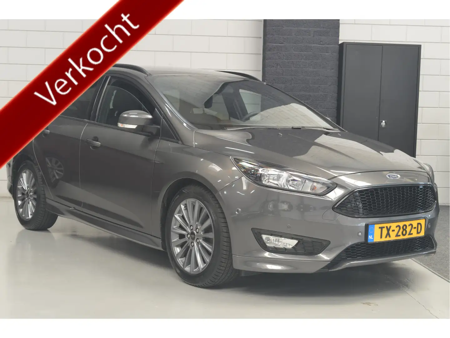Ford Focus Wagon 1.0 EcoBoost ST-Line // 122.000 km // 141 PK Grijs - 1