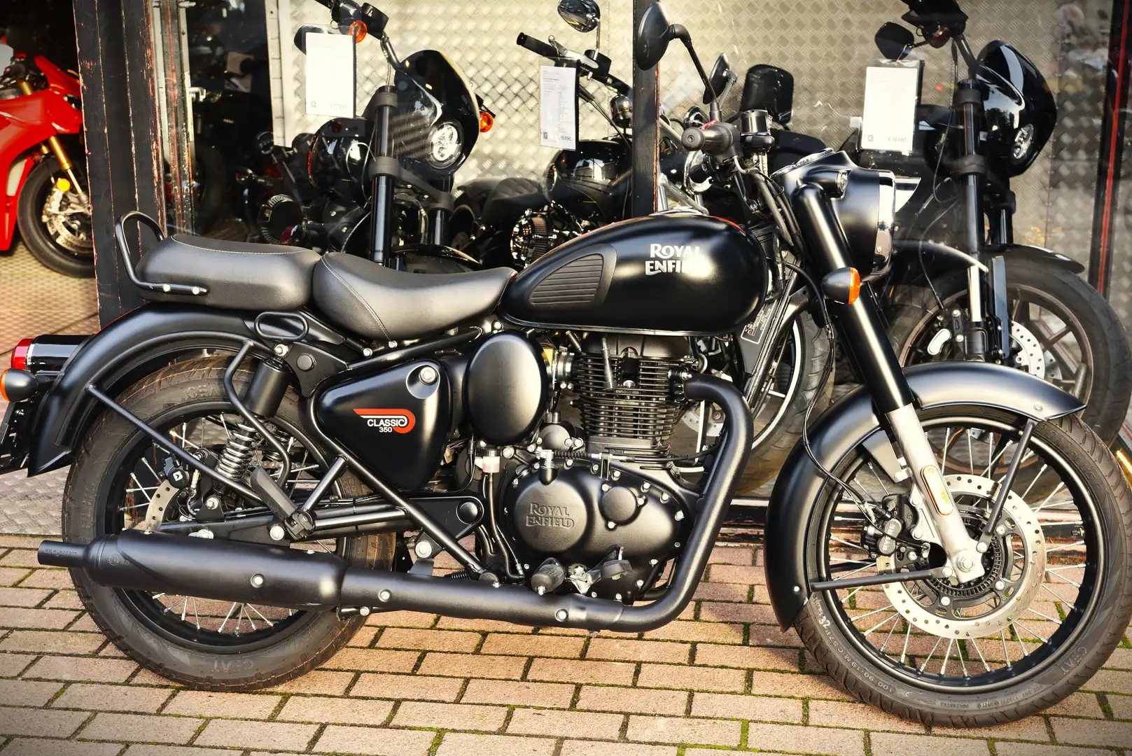 Royal Enfield Classic 350 (TVAC) ***MOTO VERTE*** Noir - 2