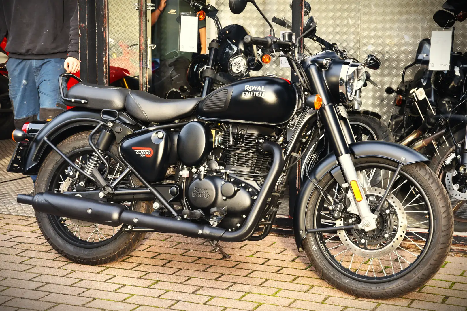 Royal Enfield Classic 350 (TVAC) ***MOTO VERTE*** Noir - 1