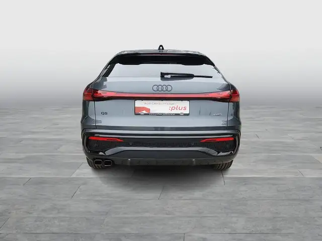Audi Q5 view 5