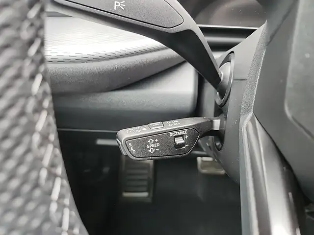 Audi Q5 view 12