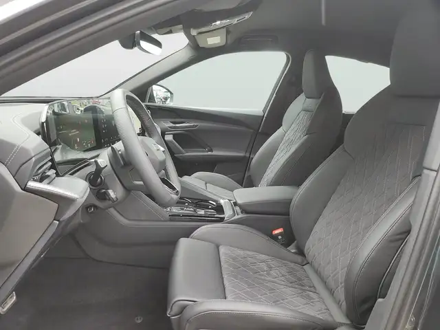 Audi Q5 view 8