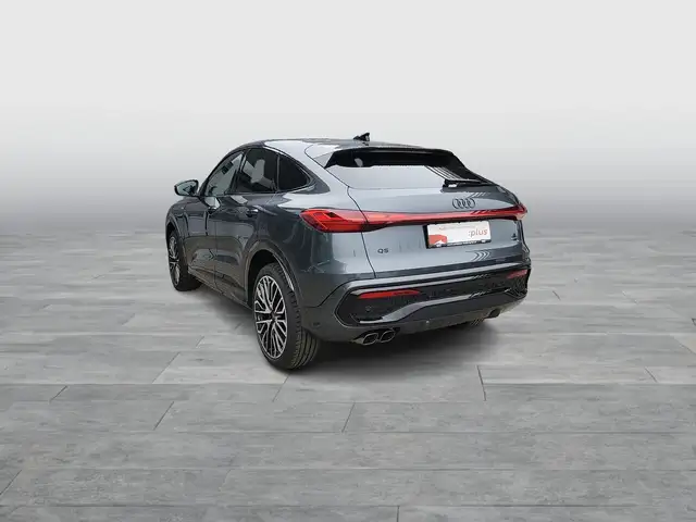 Audi Q5 view 4