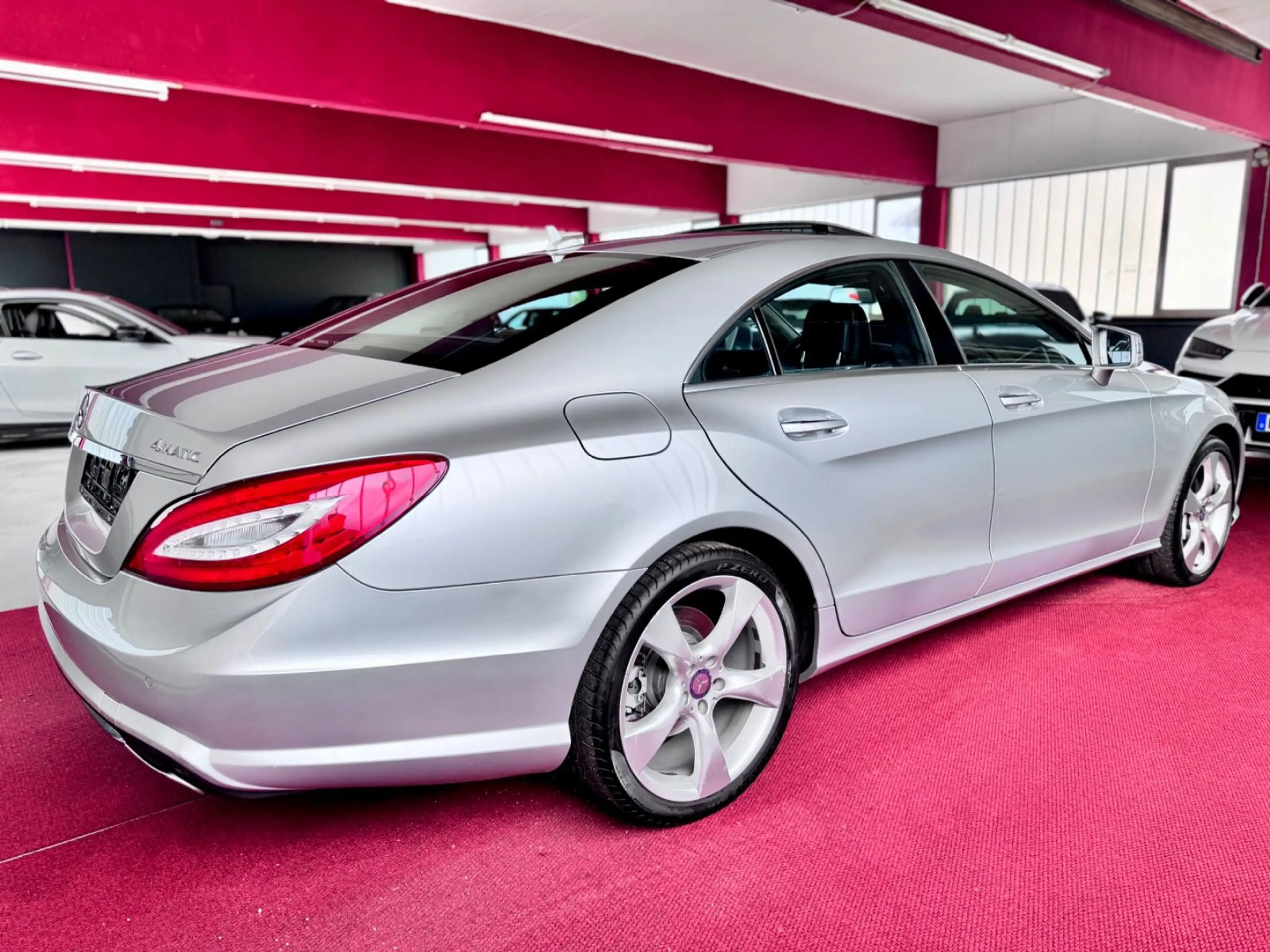 Mercedes-Benz CLS 500 AMG Paket 4Matic Distronic Arimatic ILS — photo 6