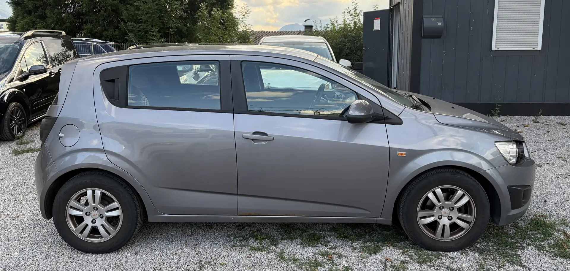 Chevrolet Aveo LT Grau - 2