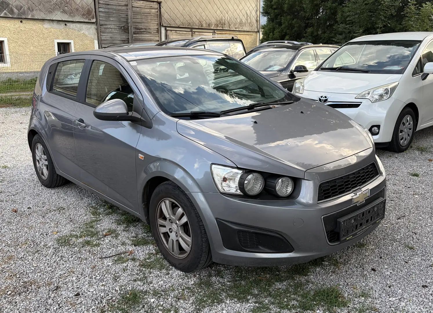 Chevrolet Aveo LT Grau - 1