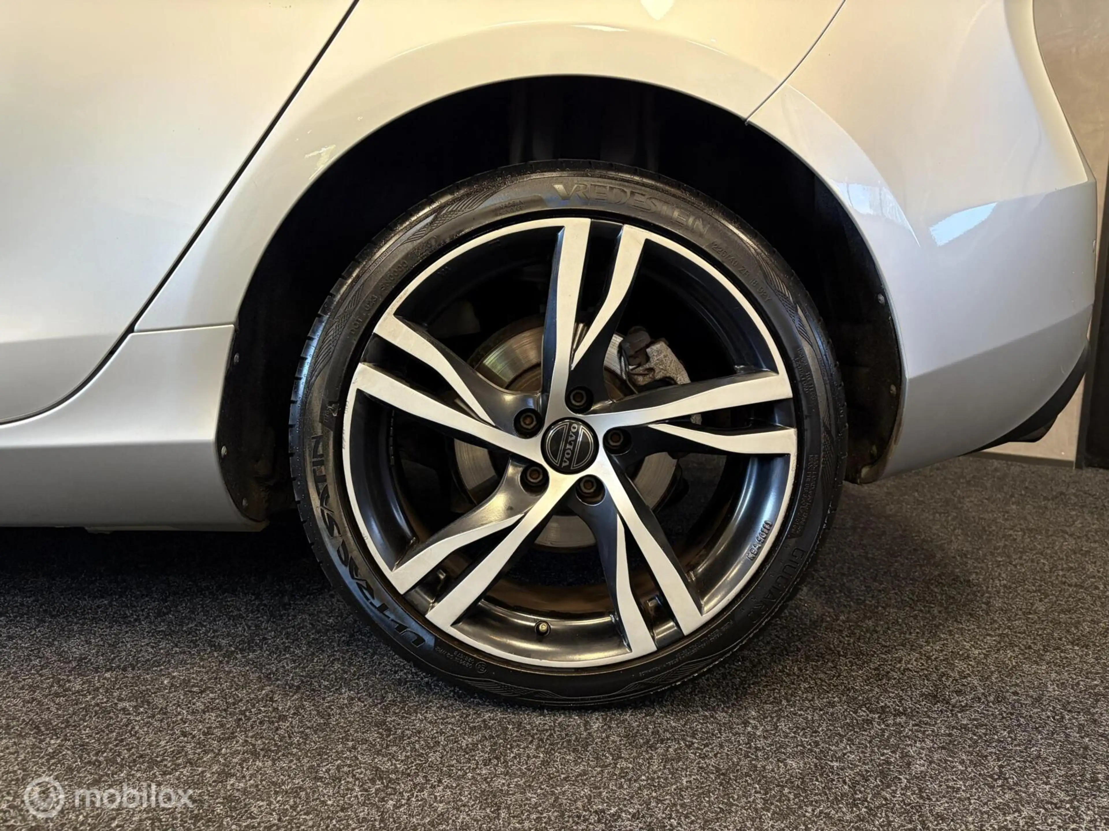 Volvo V40 1.6 T2 Momentum LMV / NAVI / AIRCO / CRUISE / NETT — photo 13