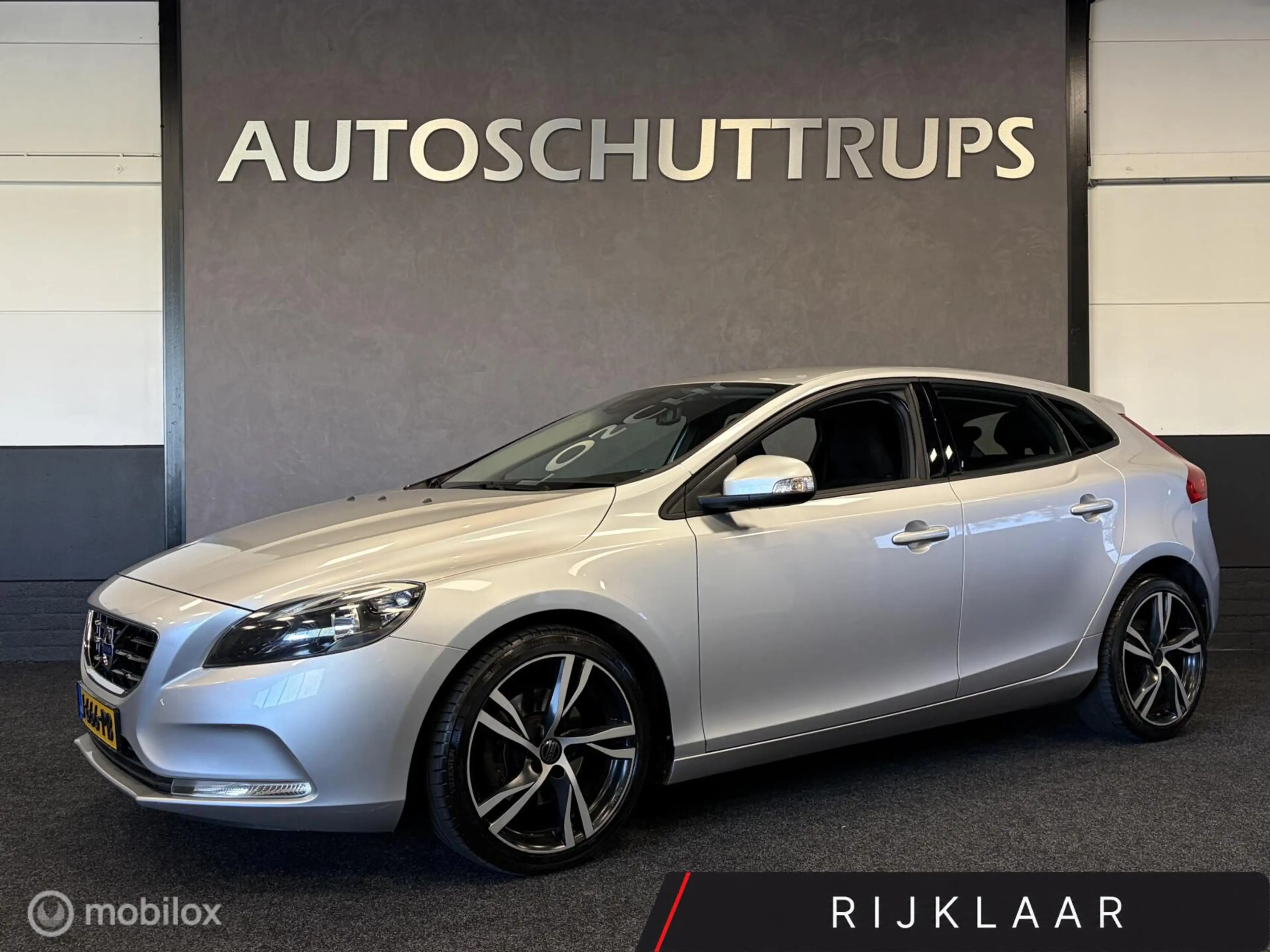 Volvo V40 1.6 T2 Momentum LMV / NAVI / AIRCO / CRUISE / NETT