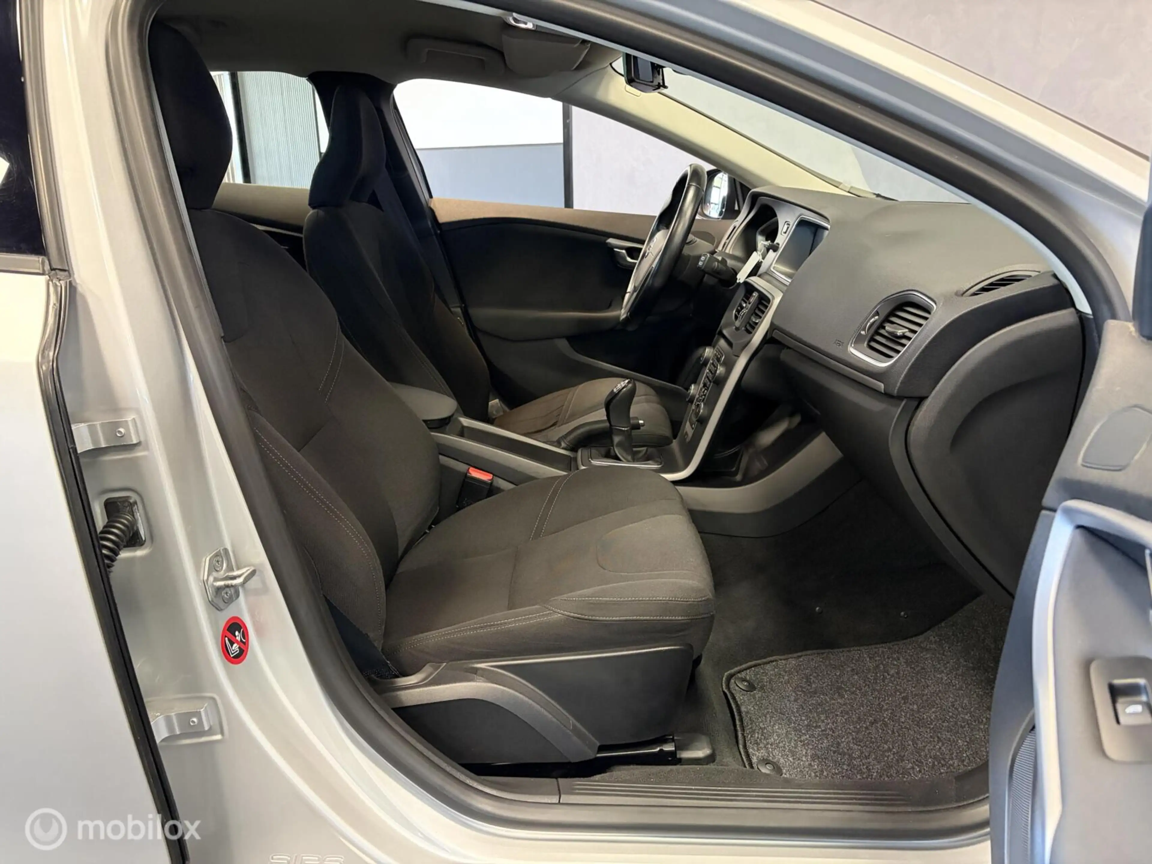 Volvo V40 1.6 T2 Momentum LMV / NAVI / AIRCO / CRUISE / NETT — photo 8