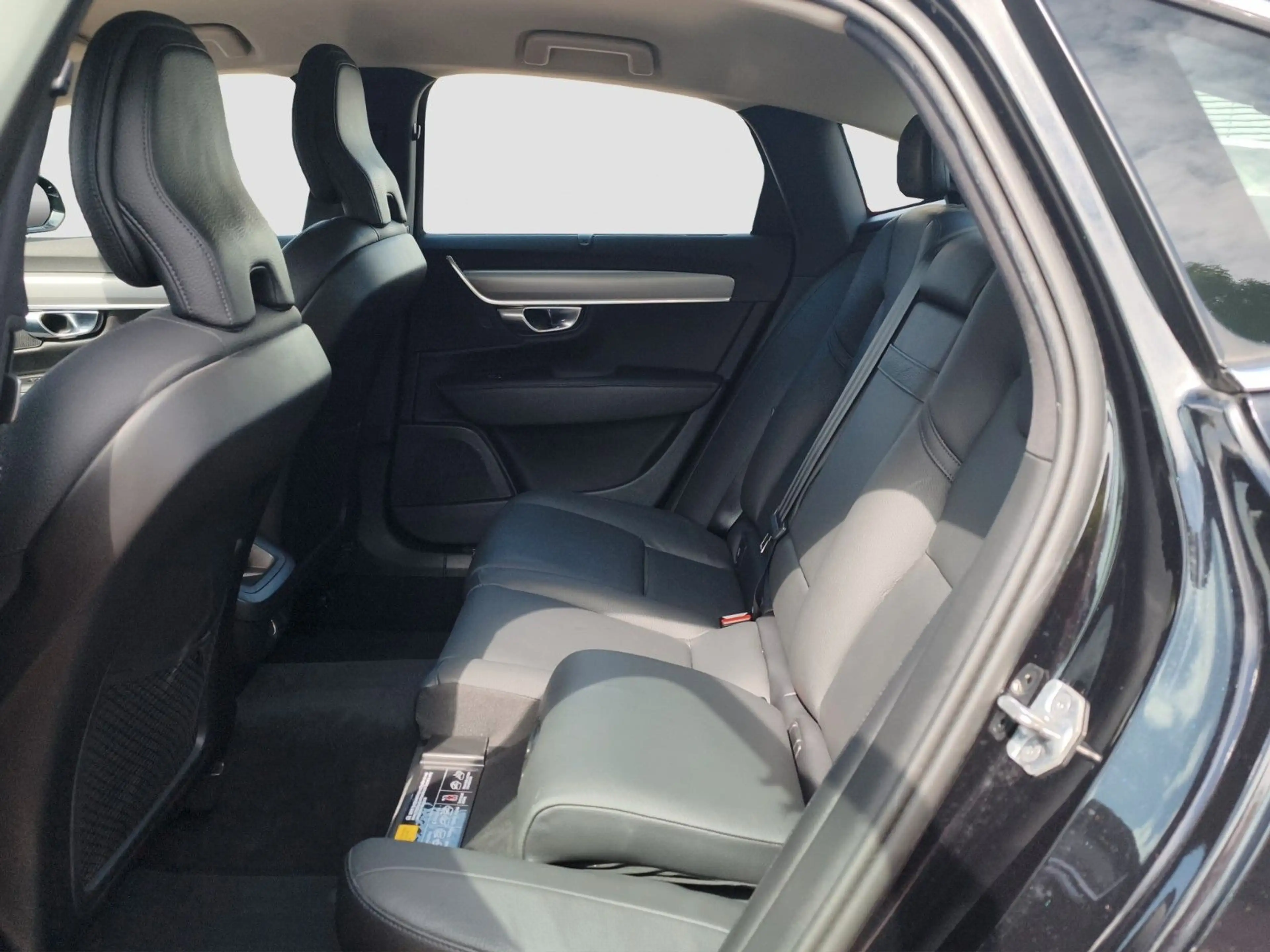 Volvo S90 T4 Momentum — photo 14