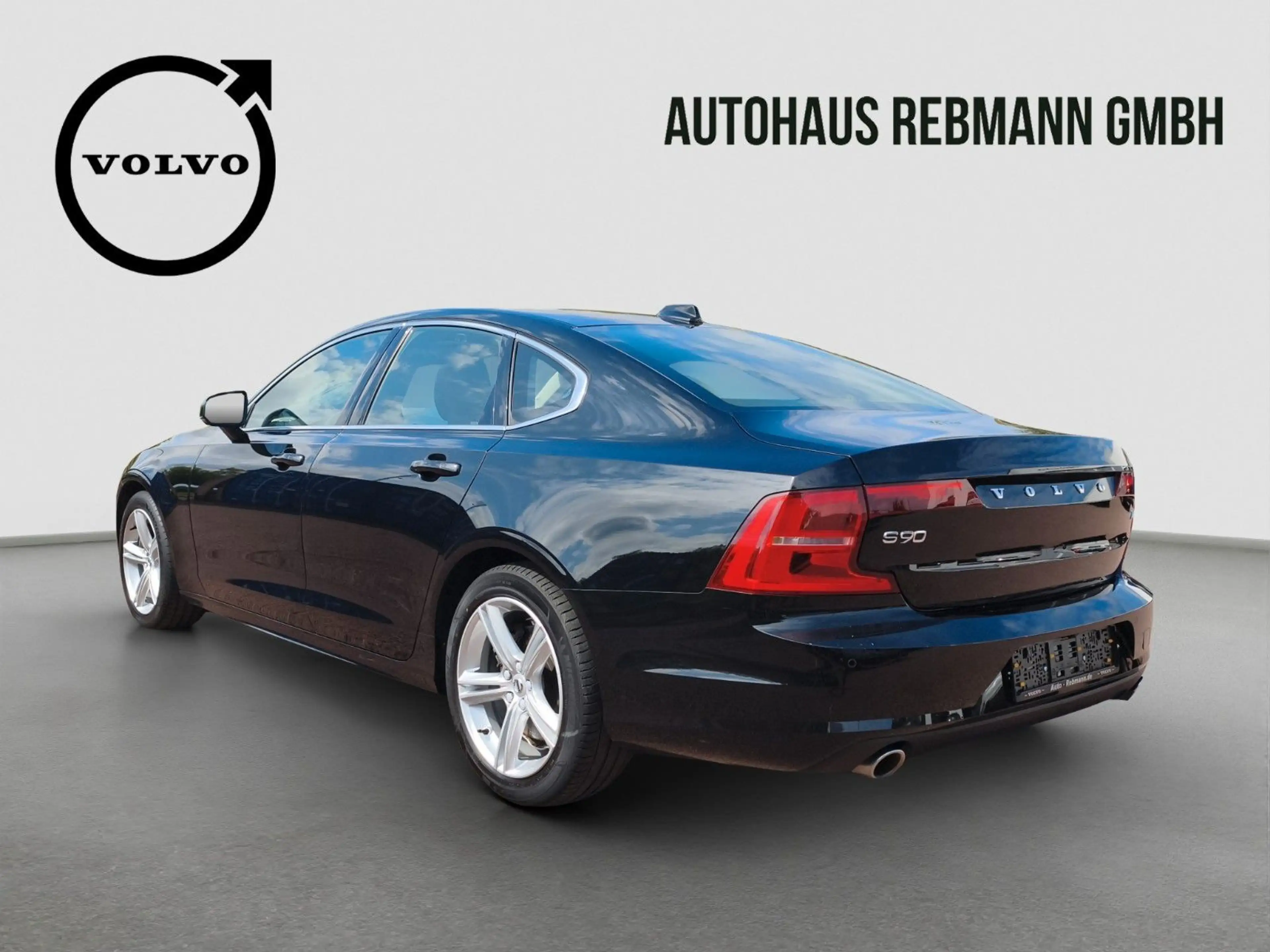 Volvo S90 T4 Momentum — photo 4