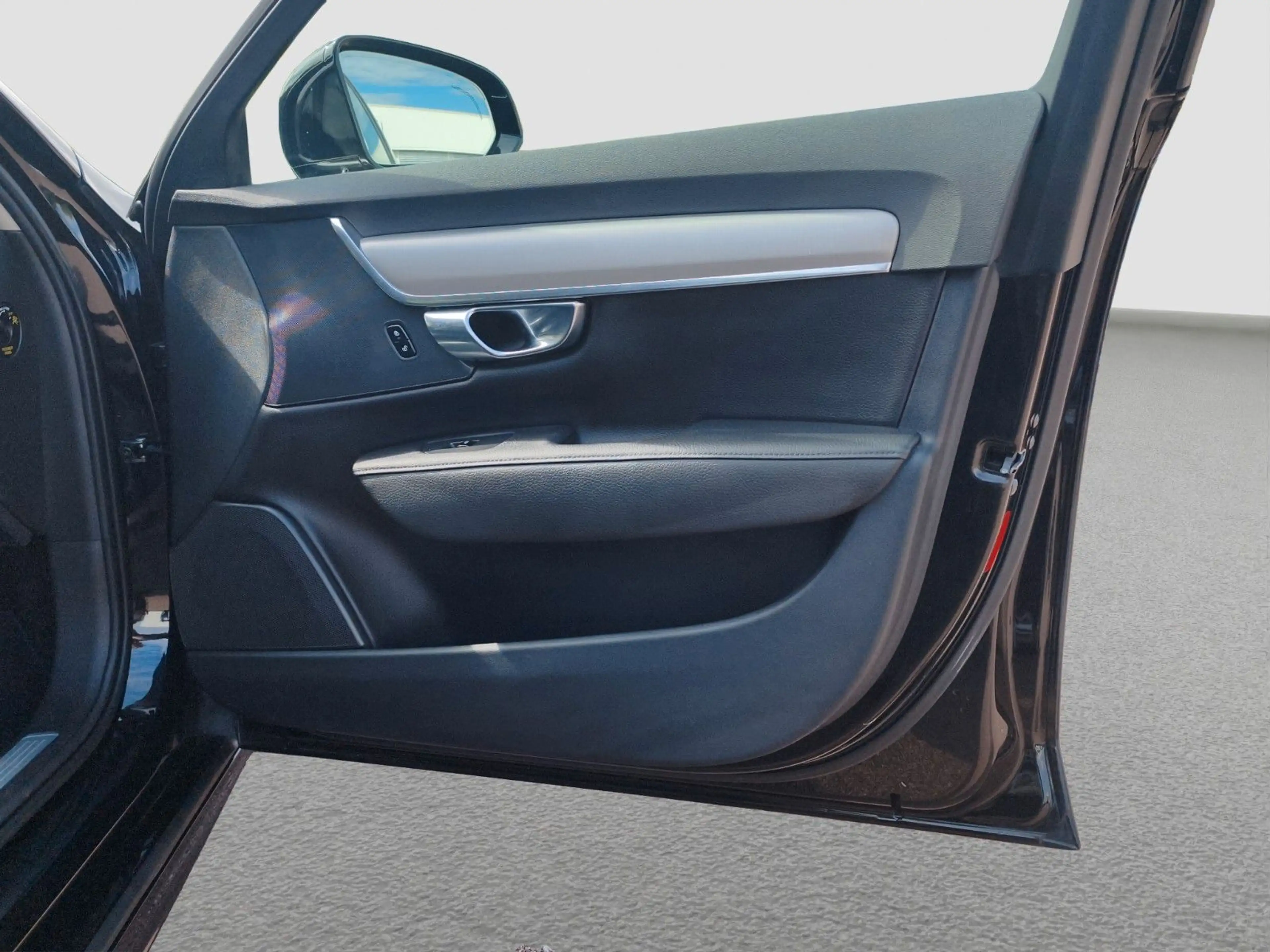 Volvo S90 T4 Momentum — photo 15