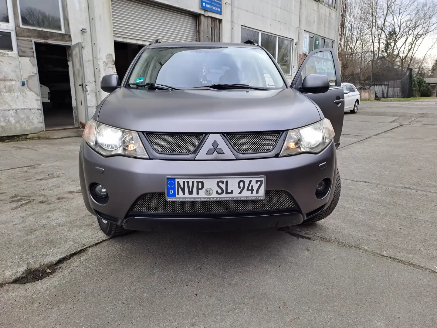 Mitsubishi Outlander Outlander 2.4 4WD CVT Intense Silber - 1