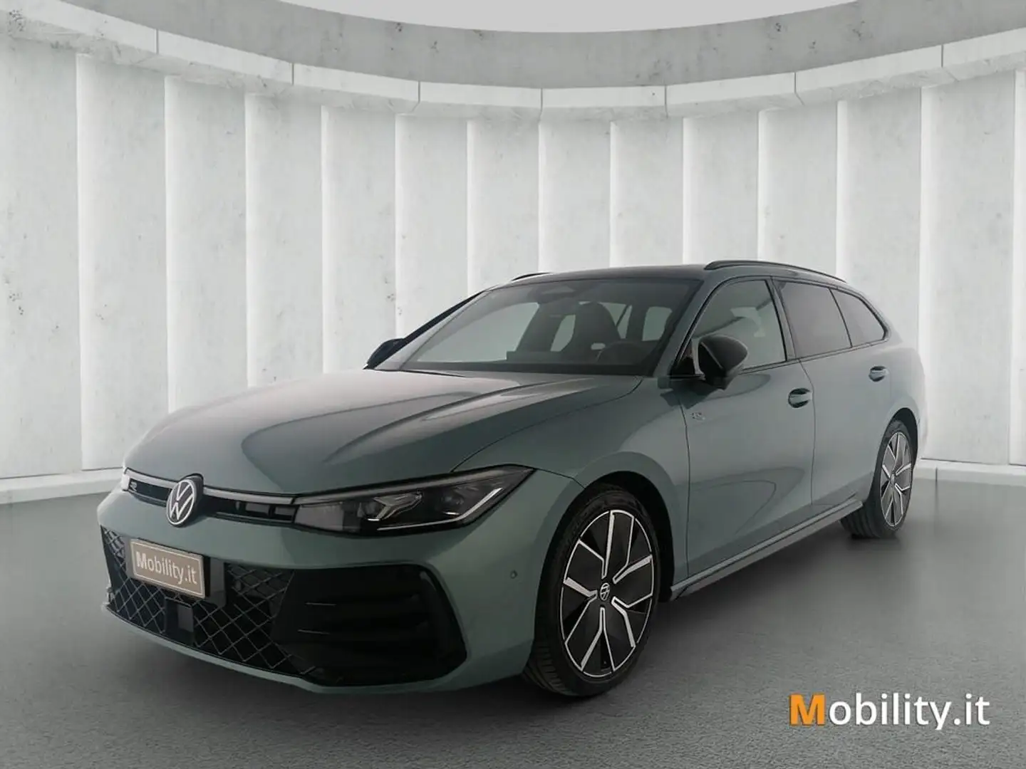 Volkswagen Passat 2.0 tdi scr R-Line 4motion 193cv dsg Grün - 1