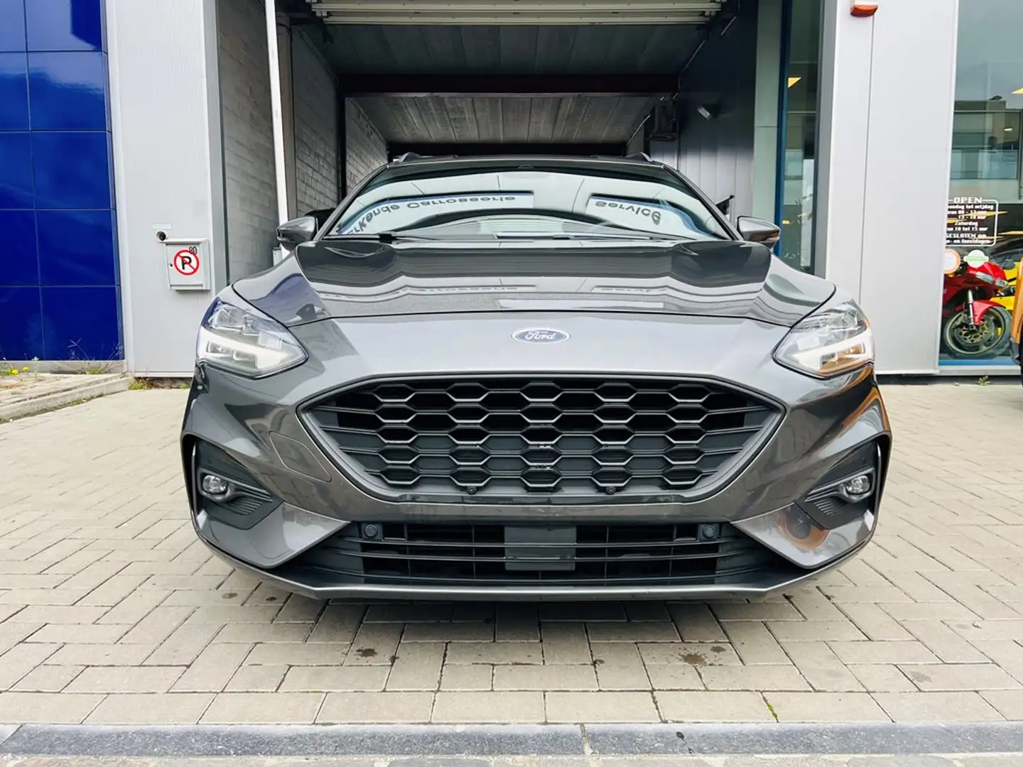 Ford Focus 1.0 EcoBoost / ST-Line / LED / Camera / Winter Pac Gris - 2