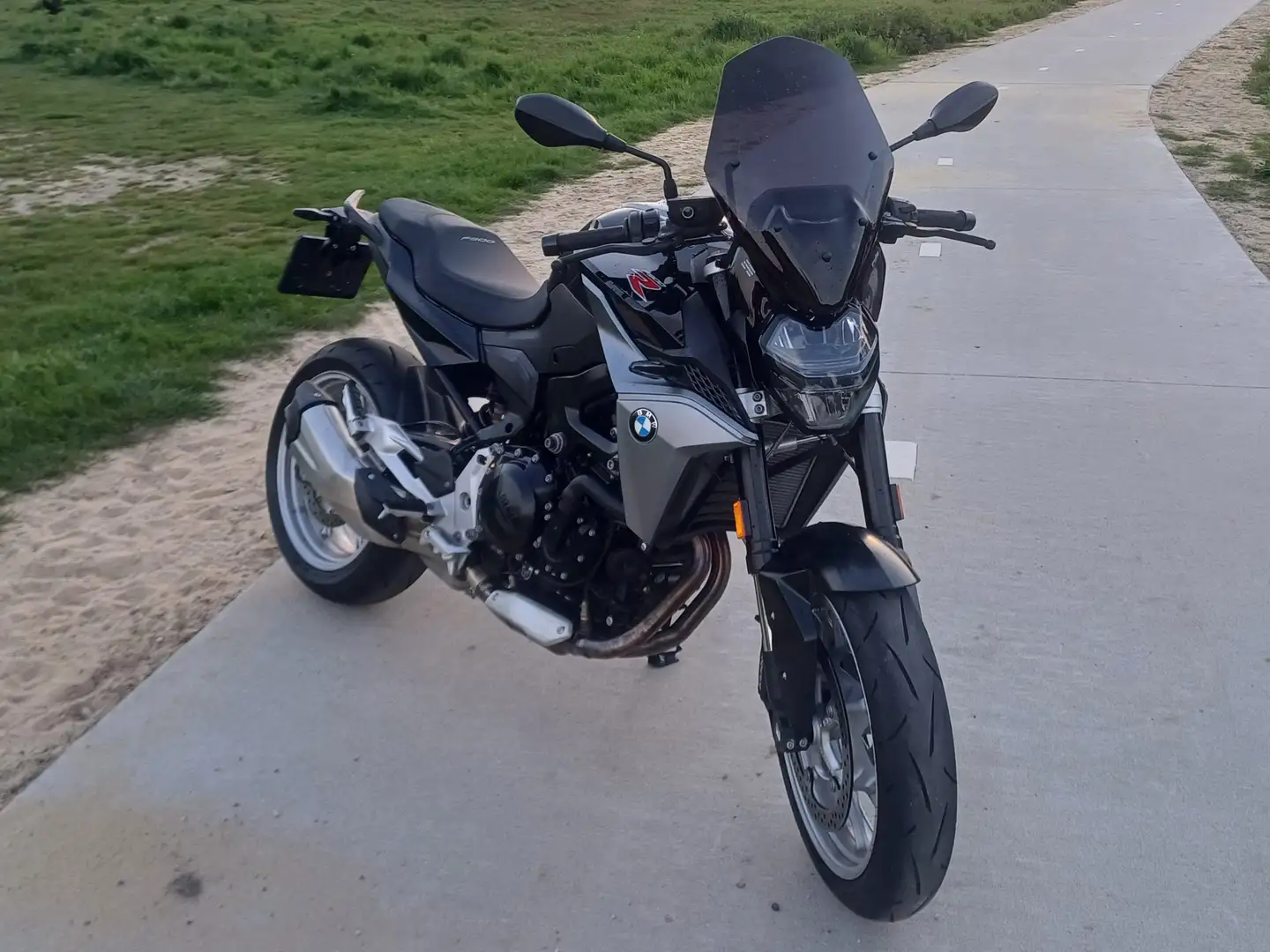 BMW F 900 R Zwart - 1
