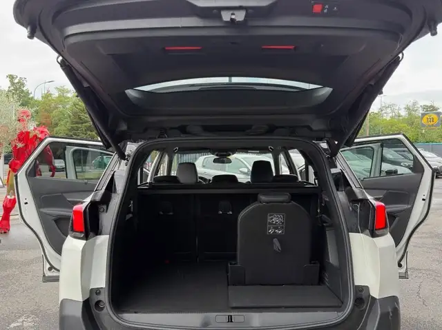 Peugeot 5008 view 23
