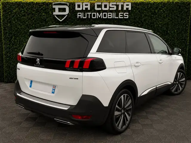 Peugeot 5008 view 4