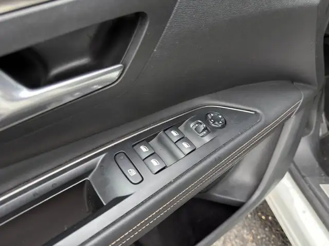 Peugeot 5008 view 11
