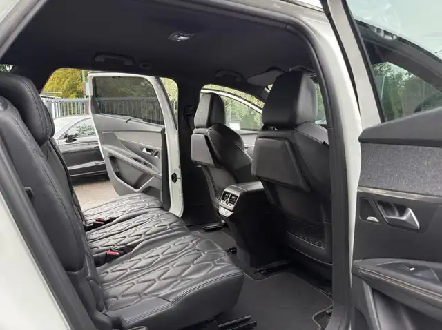 Peugeot 5008 view 20