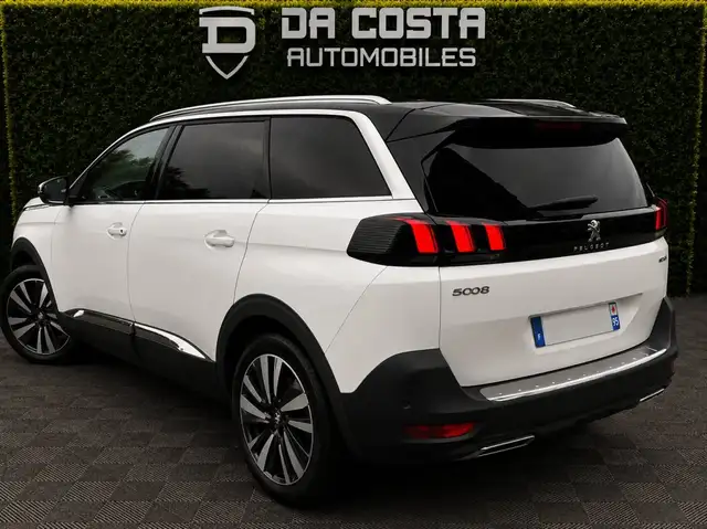 Peugeot 5008 view 3