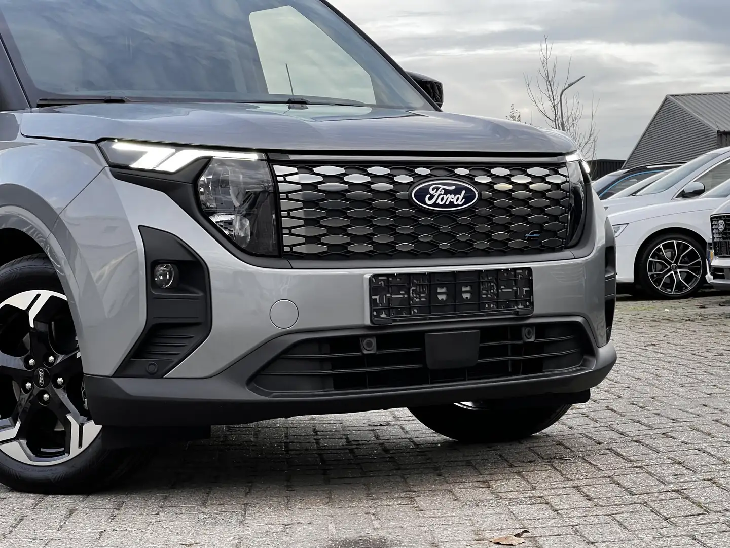 Ford Transit Courier E-Transit Limited 44 kWh 136pk | Winterpack | Verl Gris - 2