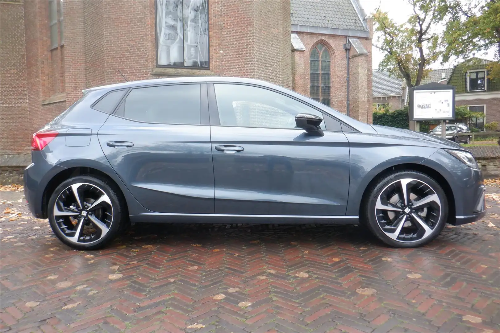 SEAT Ibiza 1.0 TSI 110pk DSG-7 FR Business Connect Bleu - 1