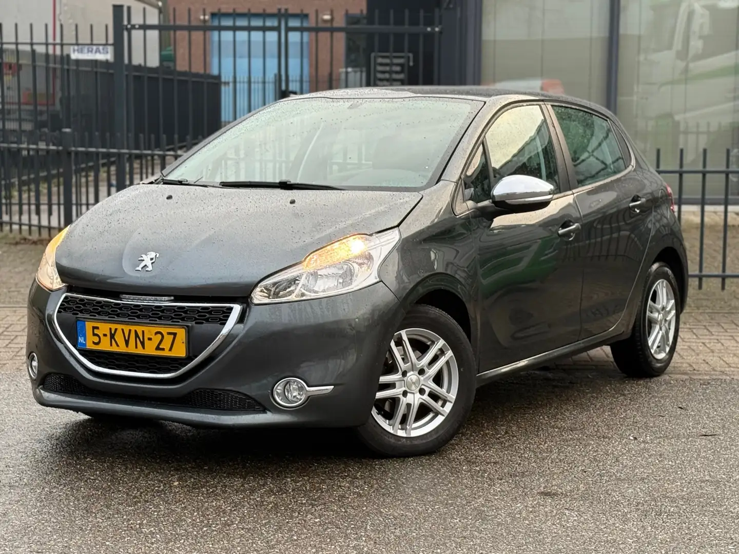 Peugeot 208 1.2 VTi / APK / Urban Soul Grau - 2
