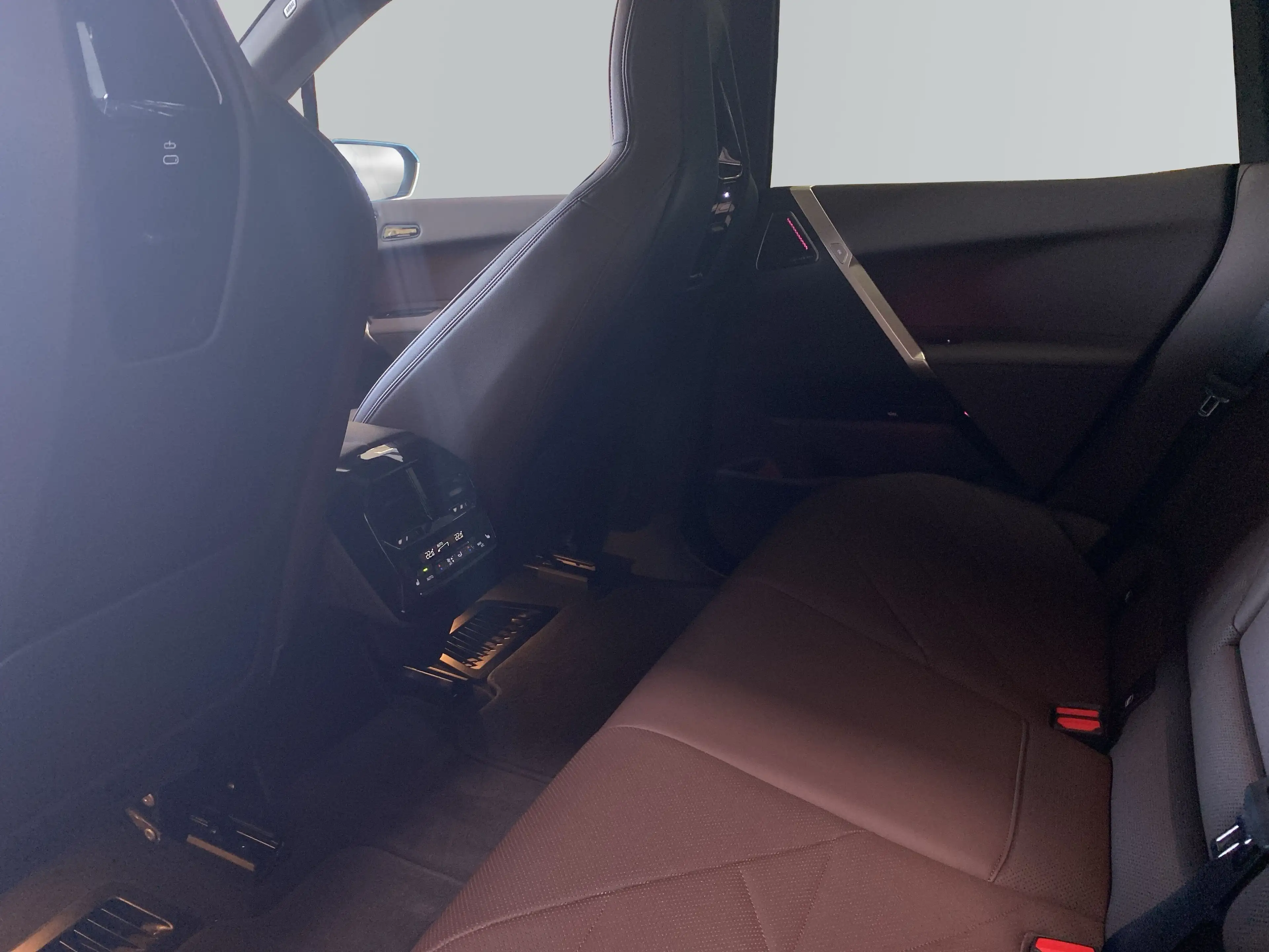 BMW iX M60 *22"*LC Prof.*HUD*B&W*Pano*AHK*Laser*Adapt.2-A — photo 9