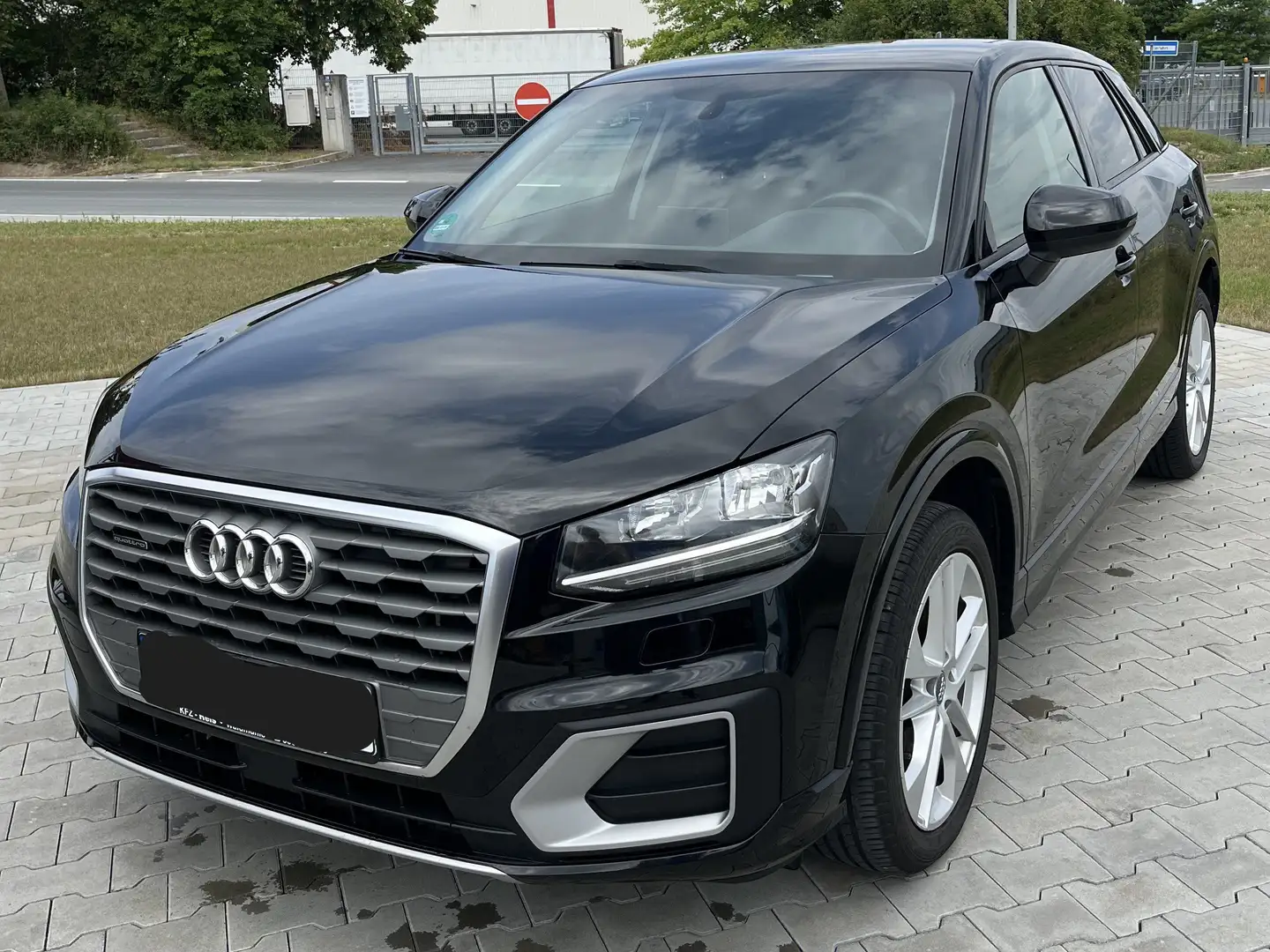 Audi Q2 Q2 2.0 TDI quattro S tronic Schwarz - 1