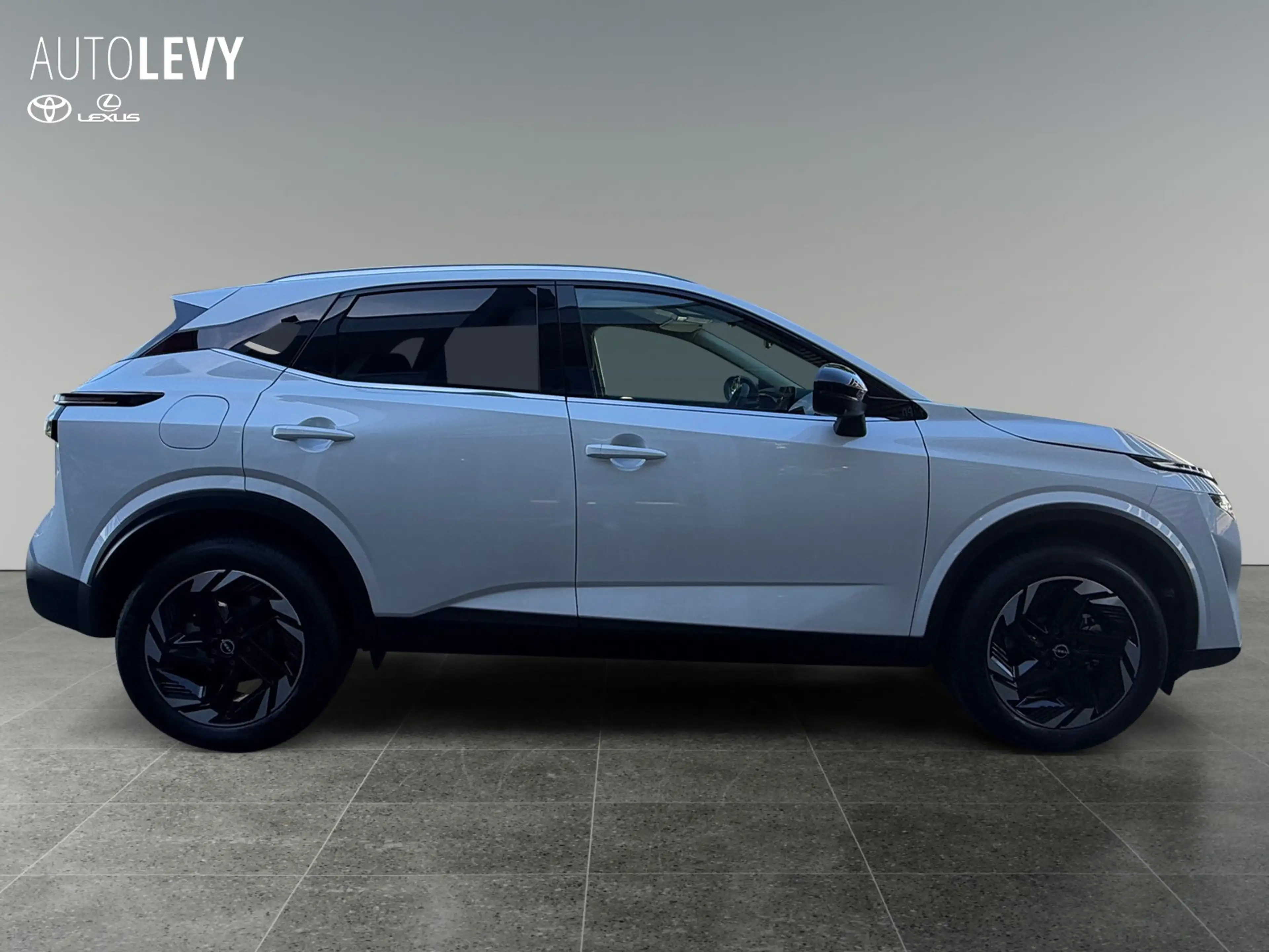Nissan Qashqai 1.3 DIG-T N-Connecta NAVI+SHZ+LHZ+360+LED — photo 6