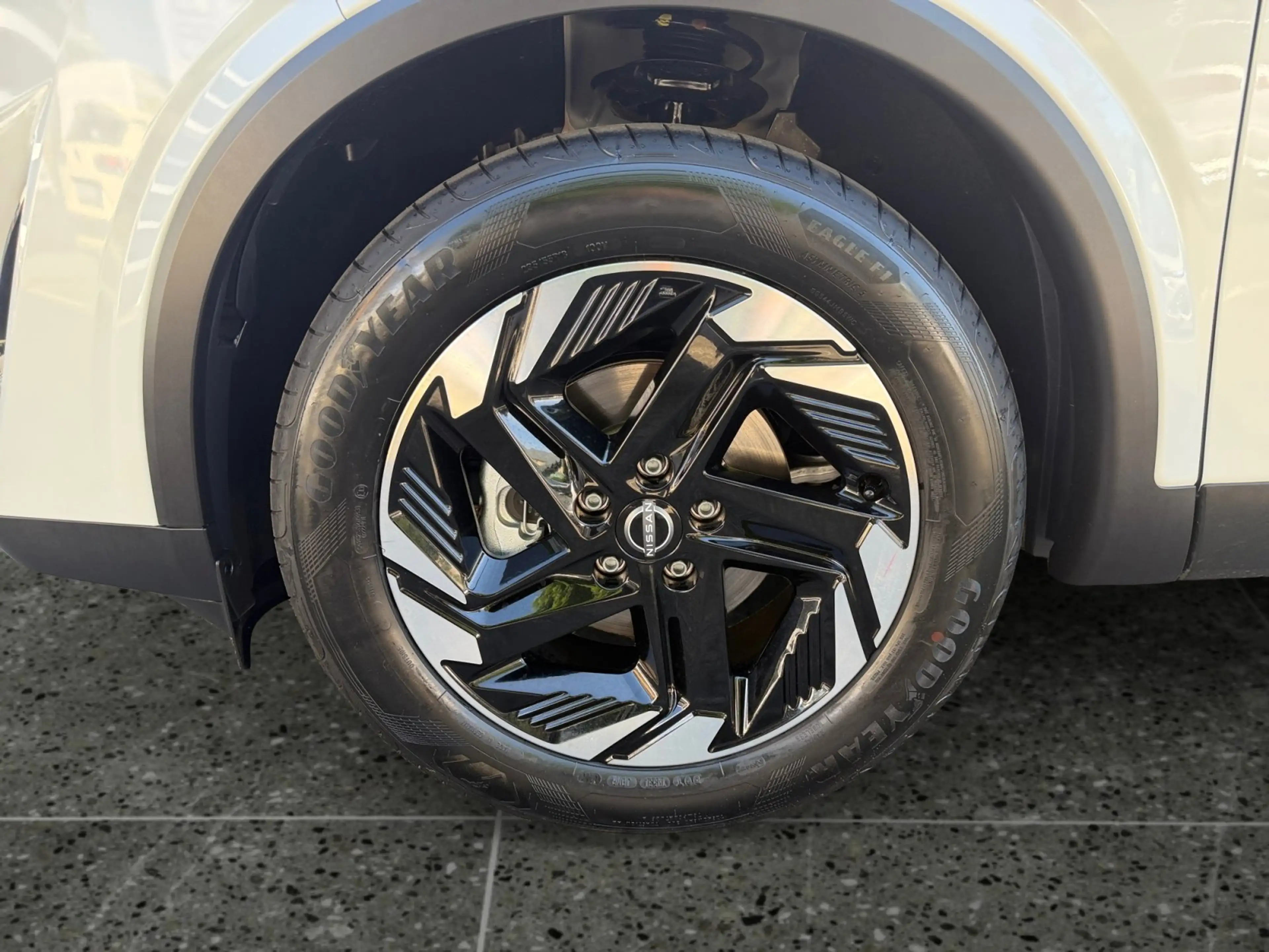 Nissan Qashqai 1.3 DIG-T N-Connecta NAVI+SHZ+LHZ+360+LED — photo 14