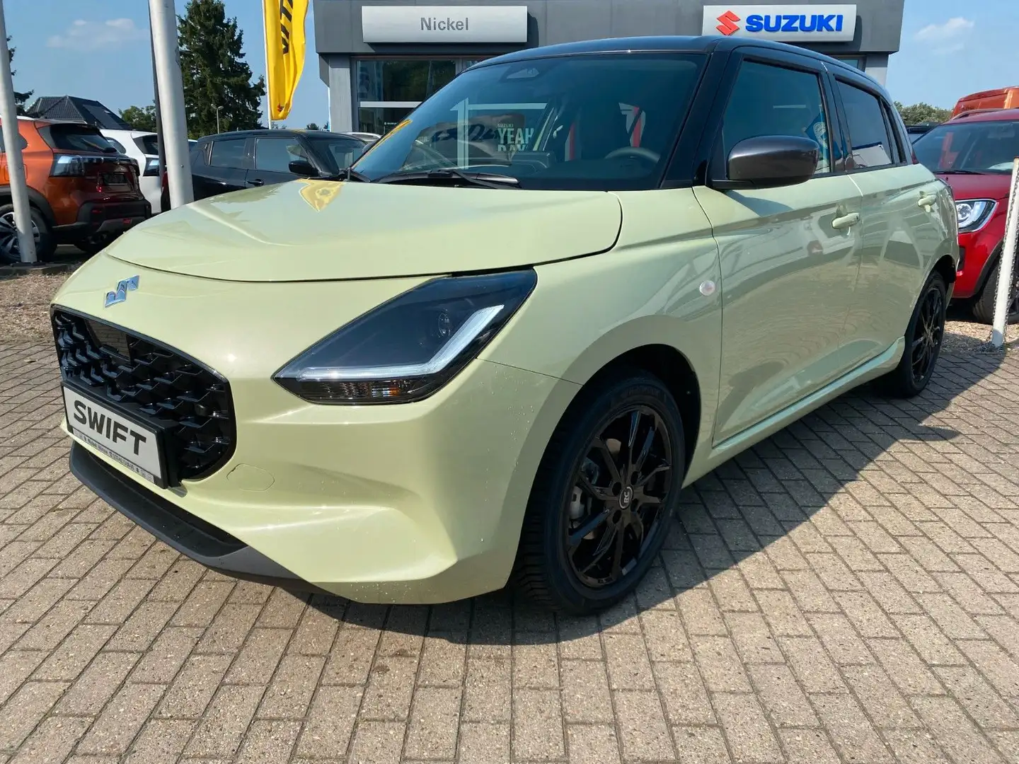 Suzuki Swift Comfort CVT /LED/Navi/Allwetter/B.Rims Gelb - 1