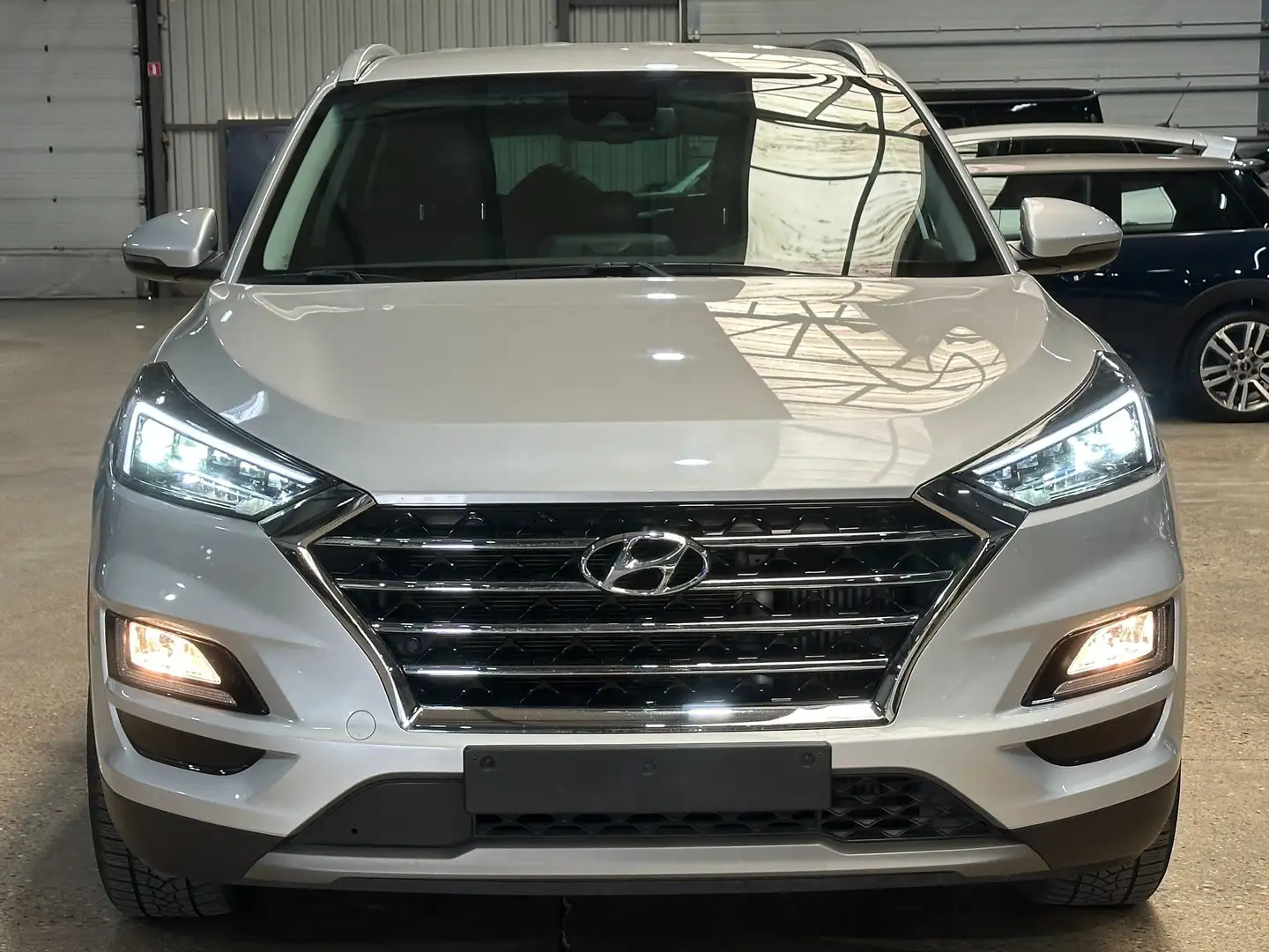 Hyundai TUCSON 1.6 CRDi Feel Comfort Pack Grijs - 2