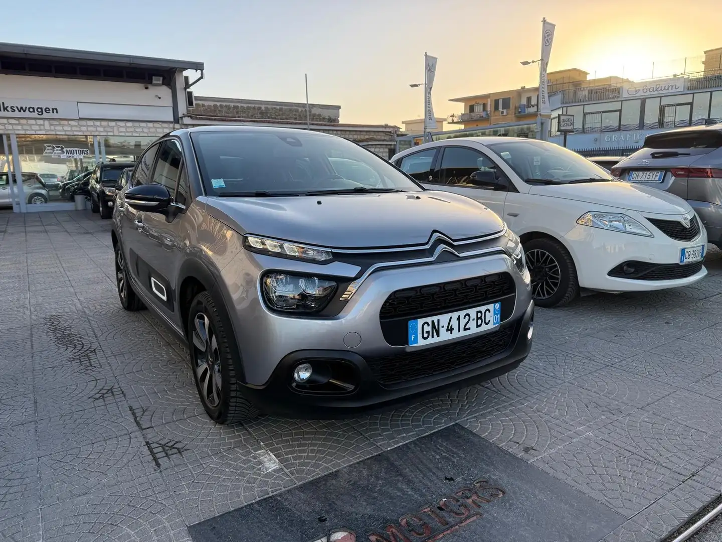 Citroen C3 1.2 puretech Shine s Gris - 1