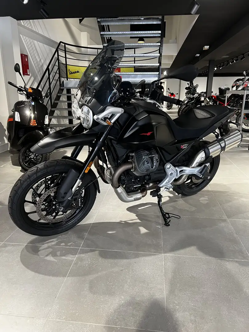 Moto Guzzi V 85 Black - 1