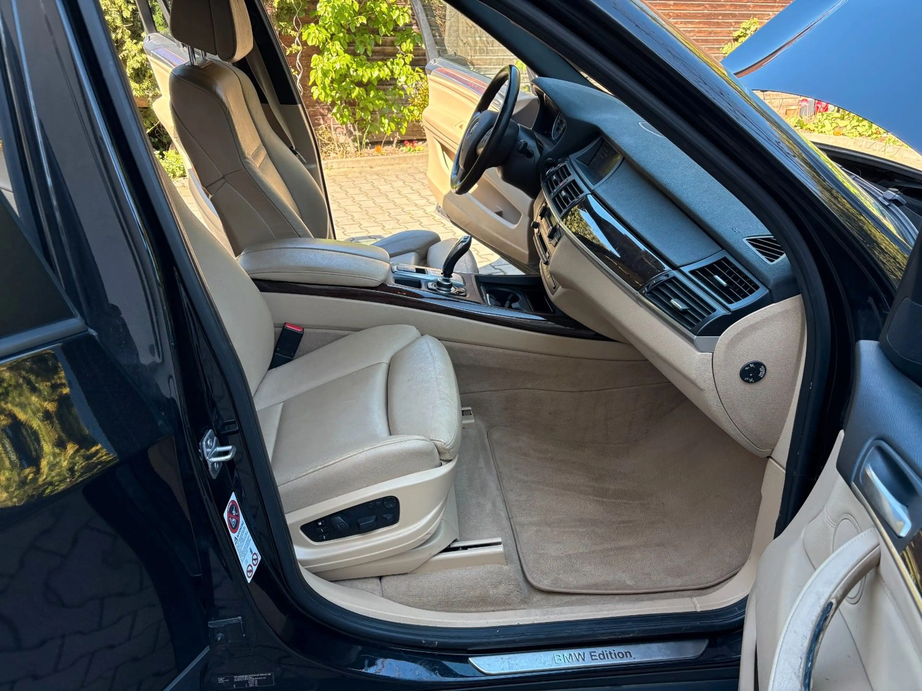 BMW X5 xDrive35i Edition Exclusive — photo 13