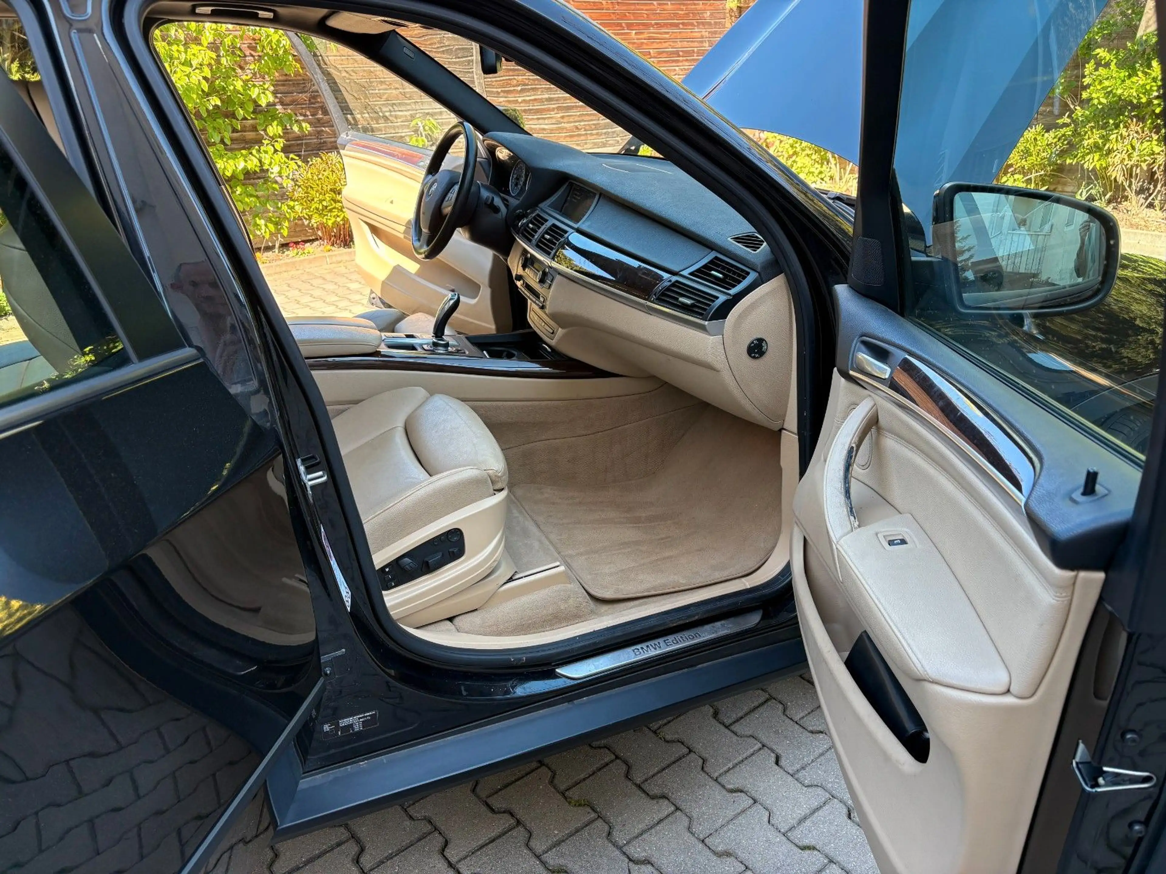 BMW X5 xDrive35i Edition Exclusive — photo 12