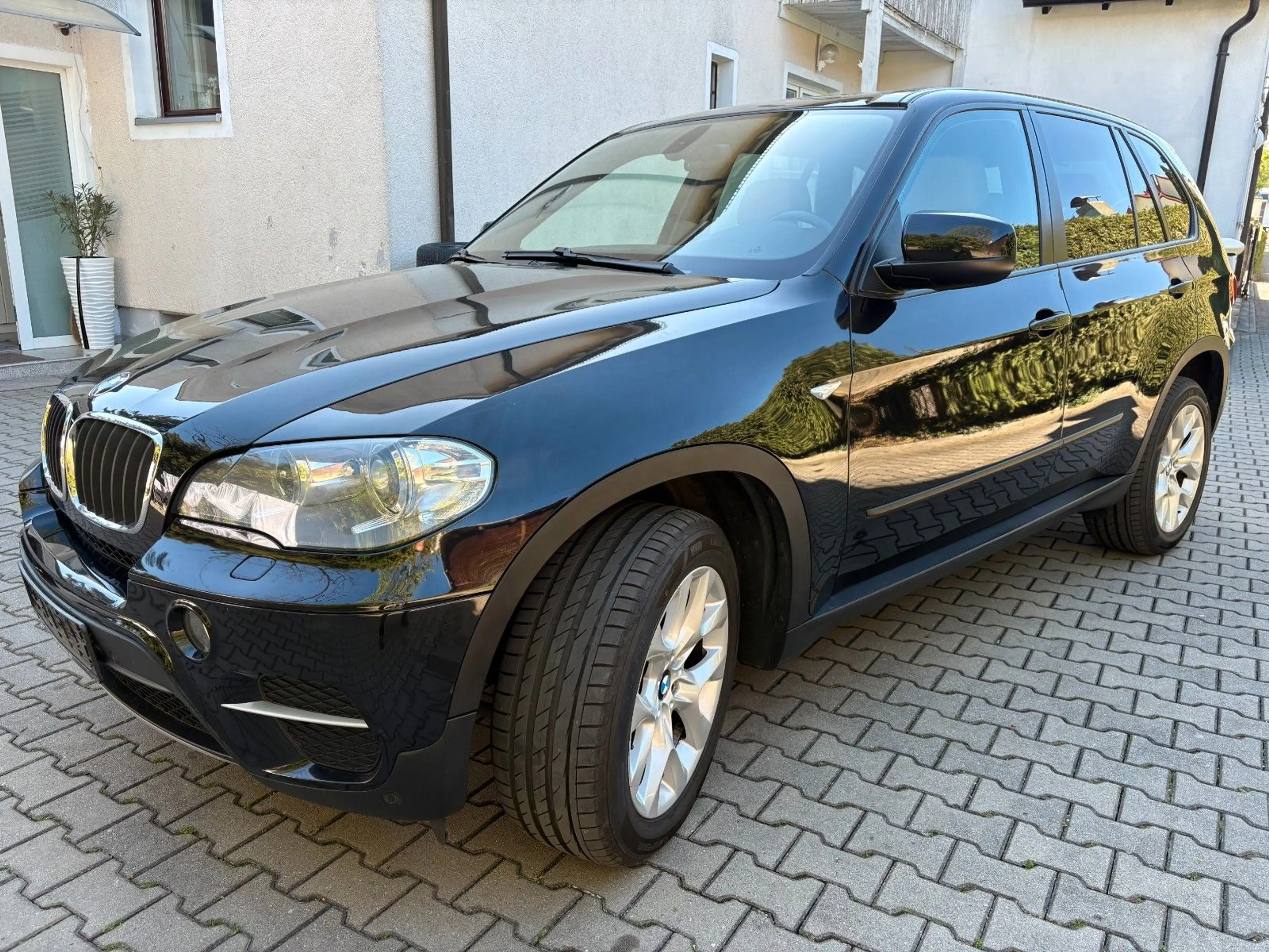 BMW X5 xDrive35i Edition Exclusive — photo 3