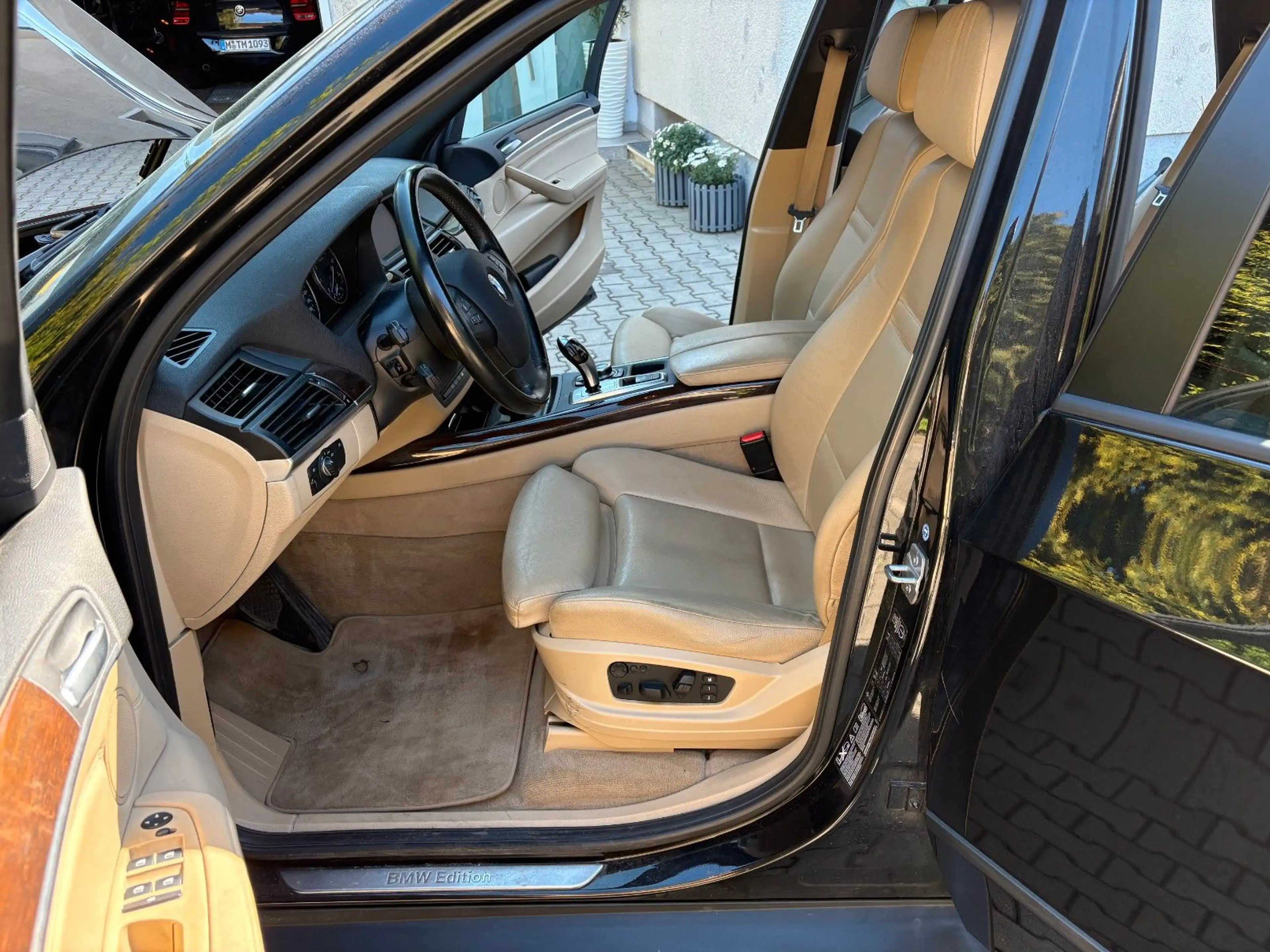 BMW X5 xDrive35i Edition Exclusive — photo 6
