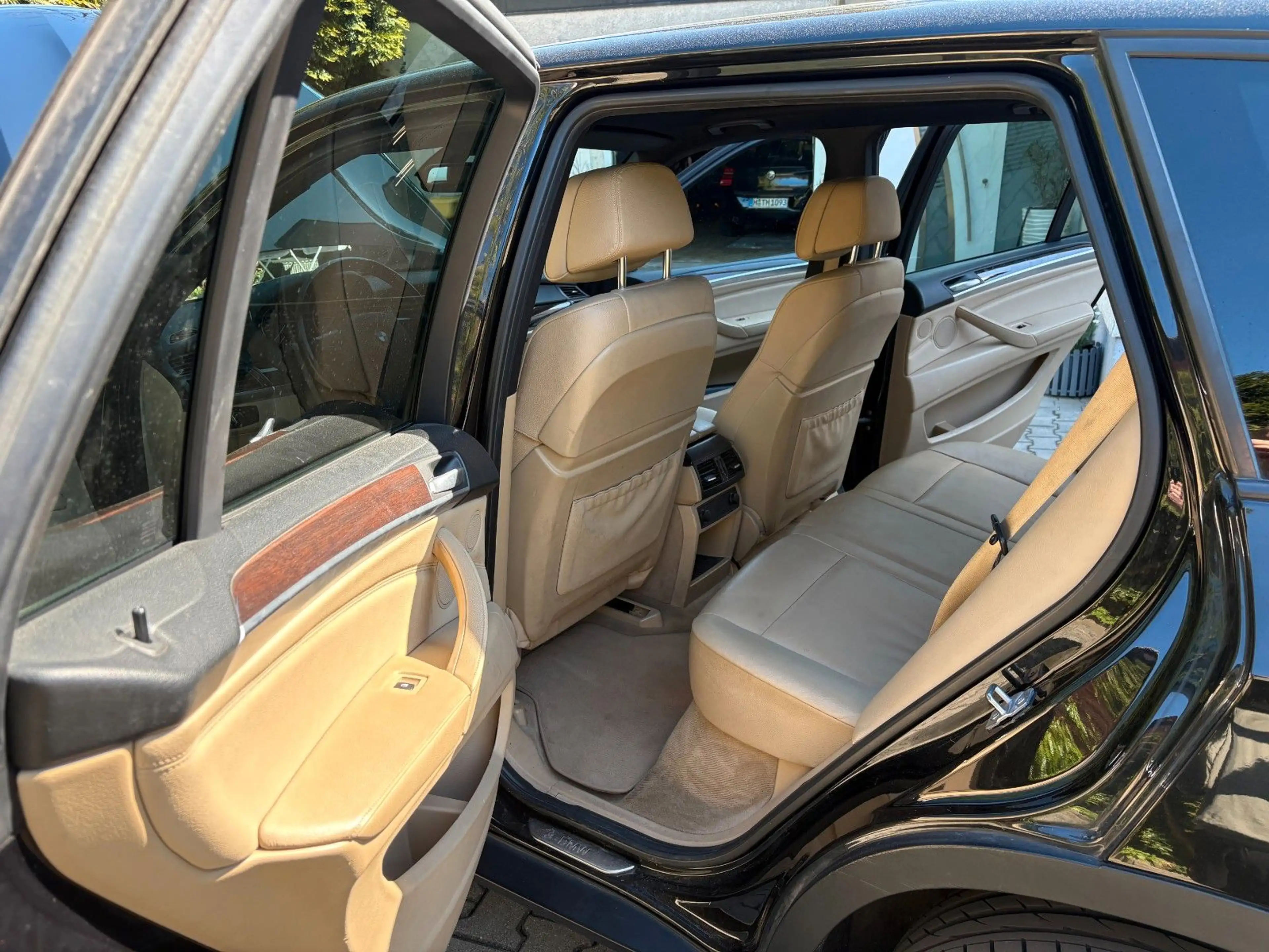 BMW X5 xDrive35i Edition Exclusive — photo 15