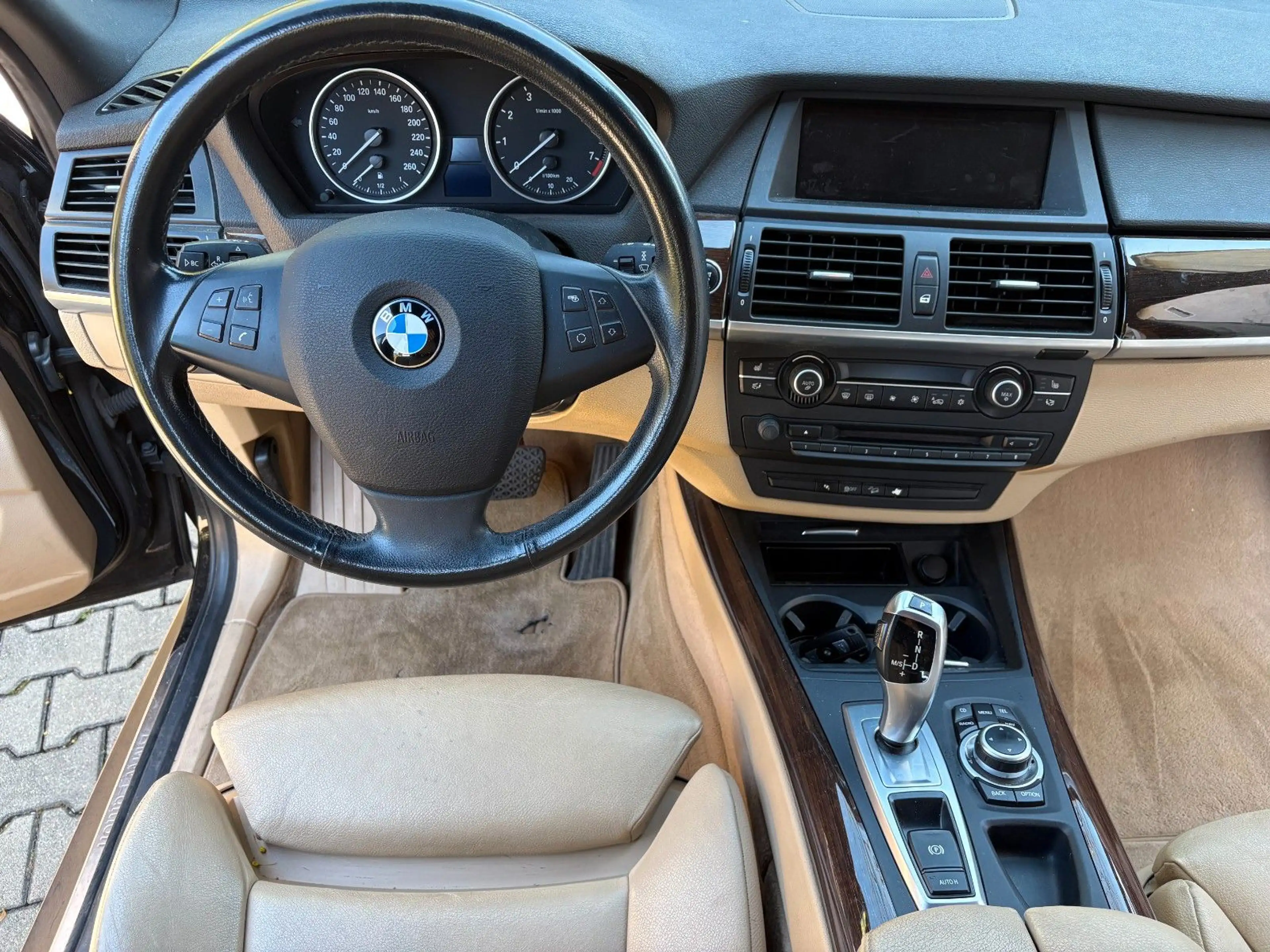 BMW X5 xDrive35i Edition Exclusive — photo 11