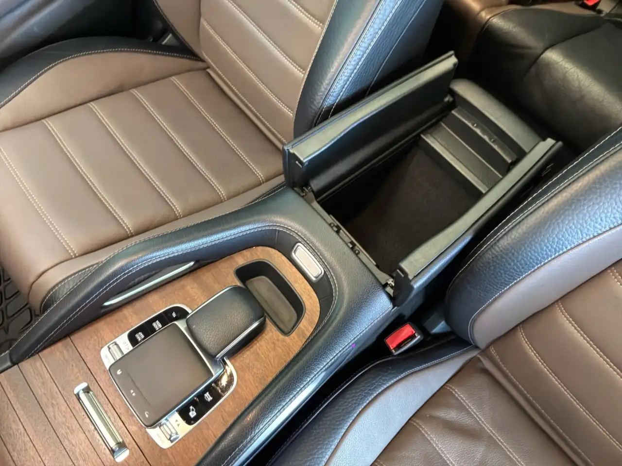 Mercedes-Benz GLE снимка Mercedes-Benz GLE