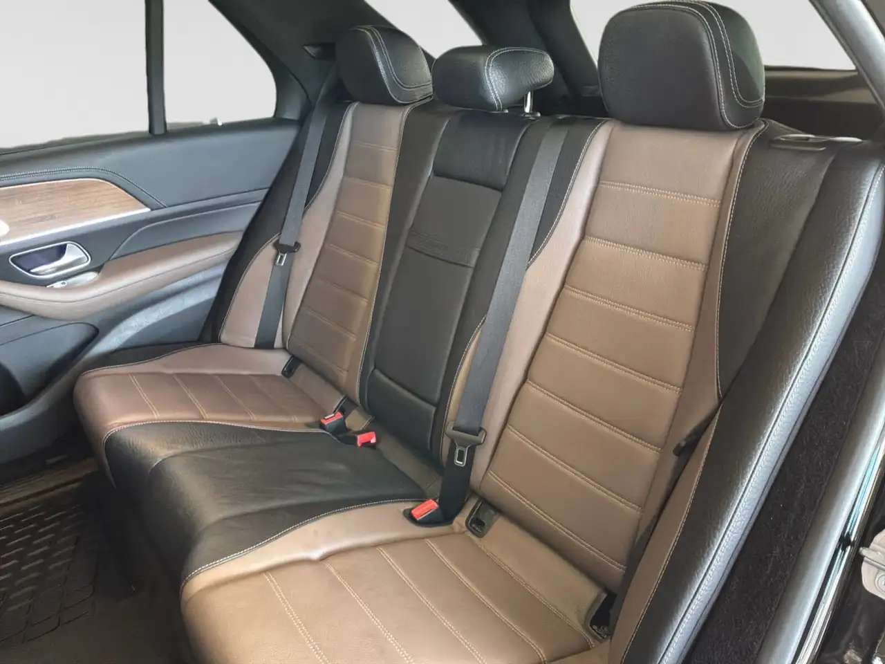 Mercedes-Benz GLE снимка Mercedes-Benz GLE
