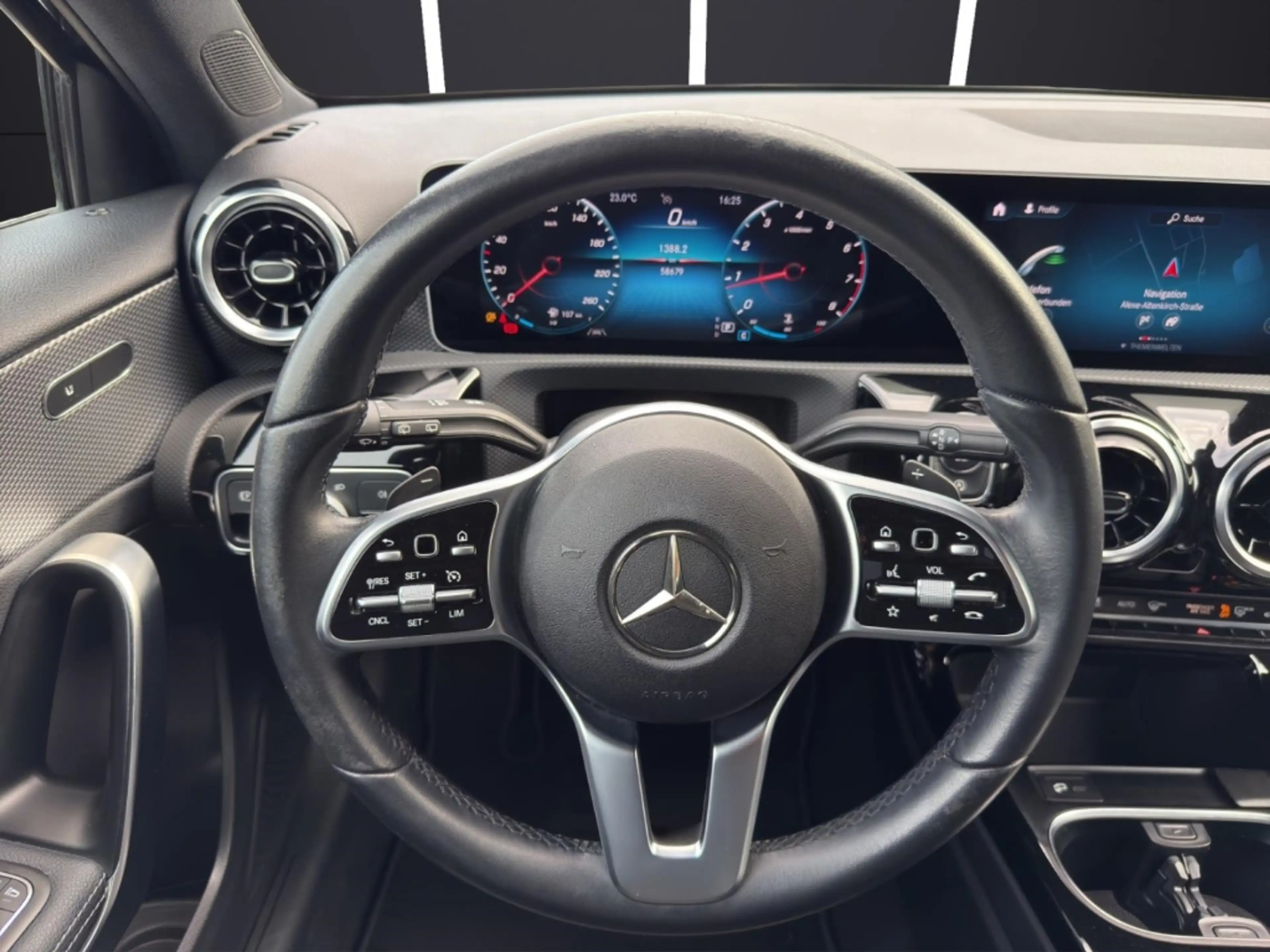 Mercedes-Benz A 180 Progressive 18Zoll Allwetter MBUX Navi Digital Coc — photo 14