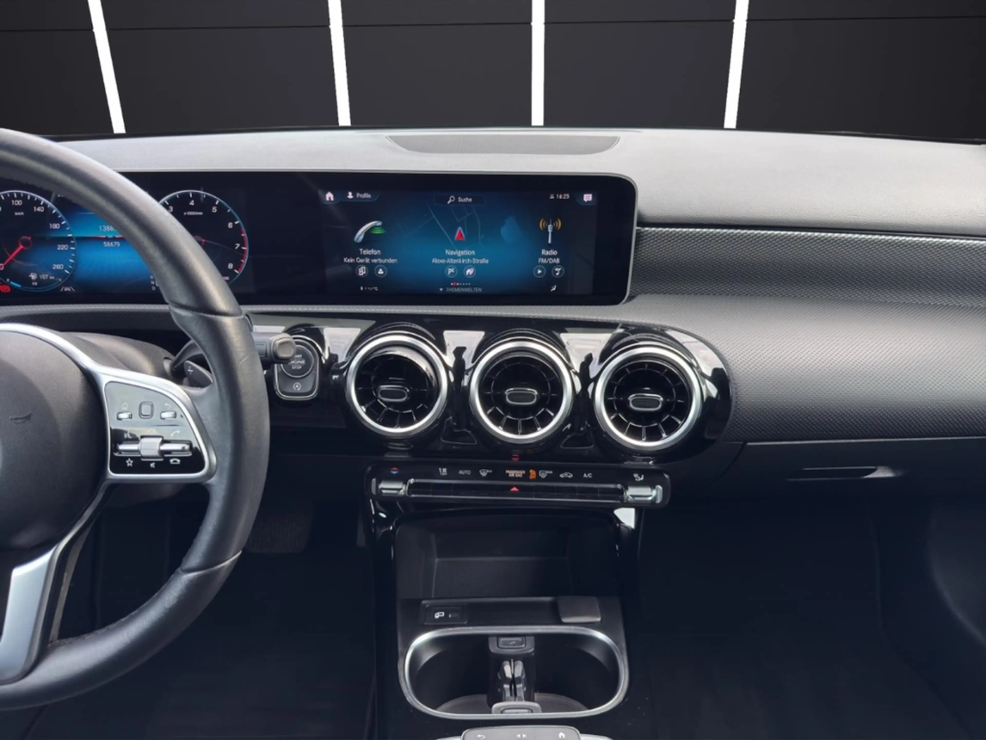 Mercedes-Benz A 180 Progressive 18Zoll Allwetter MBUX Navi Digital Coc — photo 15