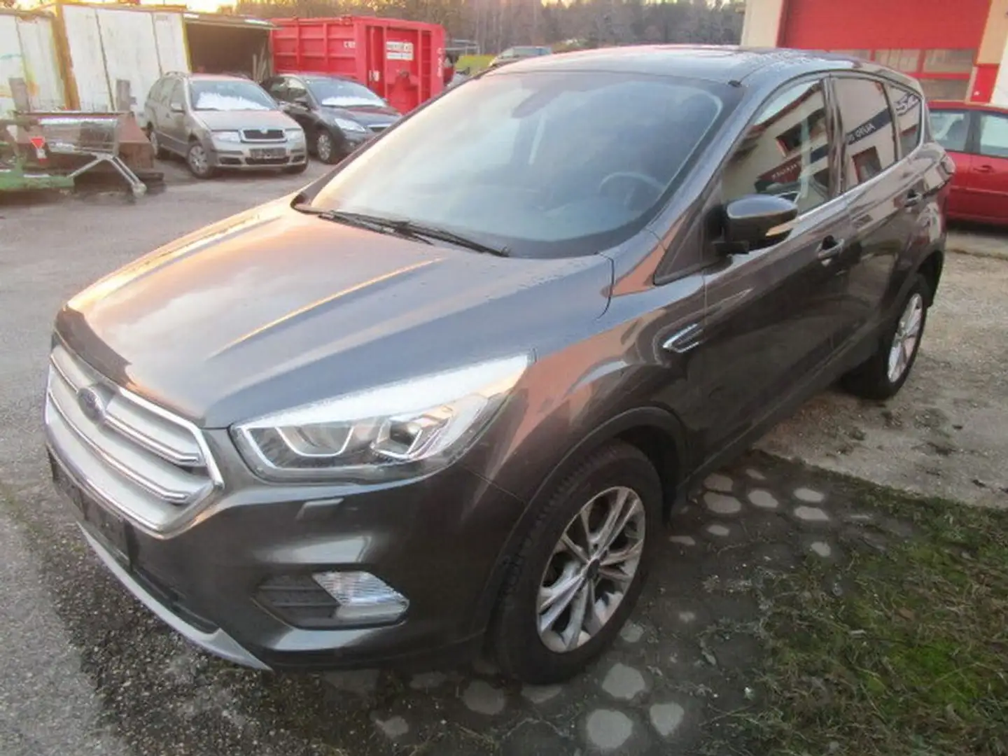 Ford Kuga 1,5 TDCi Titanium Start/Stop Powershift Aut. Grau - 2