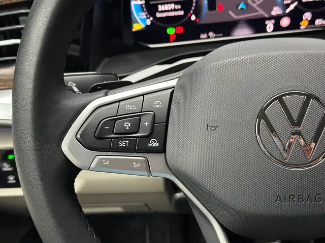 Volkswagen Multivan view 17